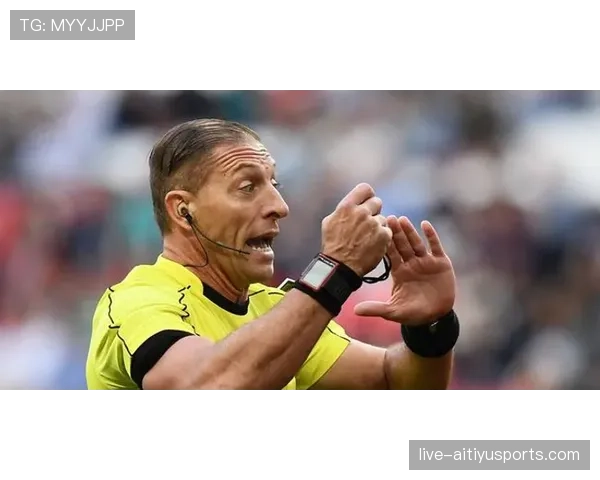 为什么裁判有时先吹哨再判罚？哨音规则背后的判罚逻辑