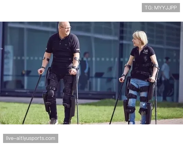 刚刚看刘诗雯比赛像搬砖，转身就拎香槟走红毯，现实感被拉扯得好离谱