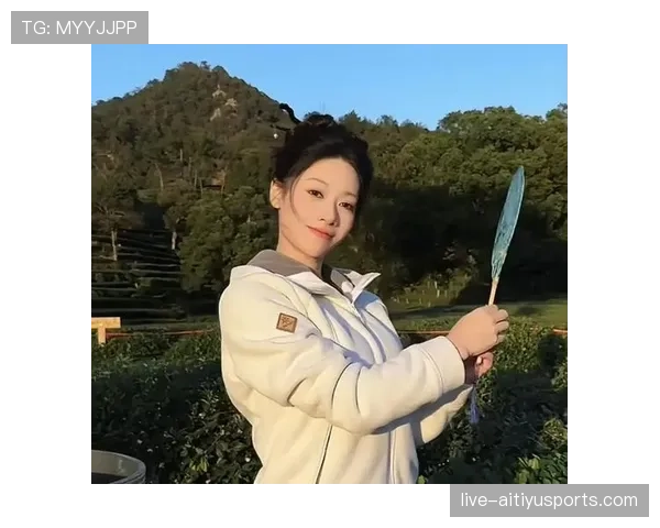 吴柳芳退役后开网店月入五万，粉丝吵翻了